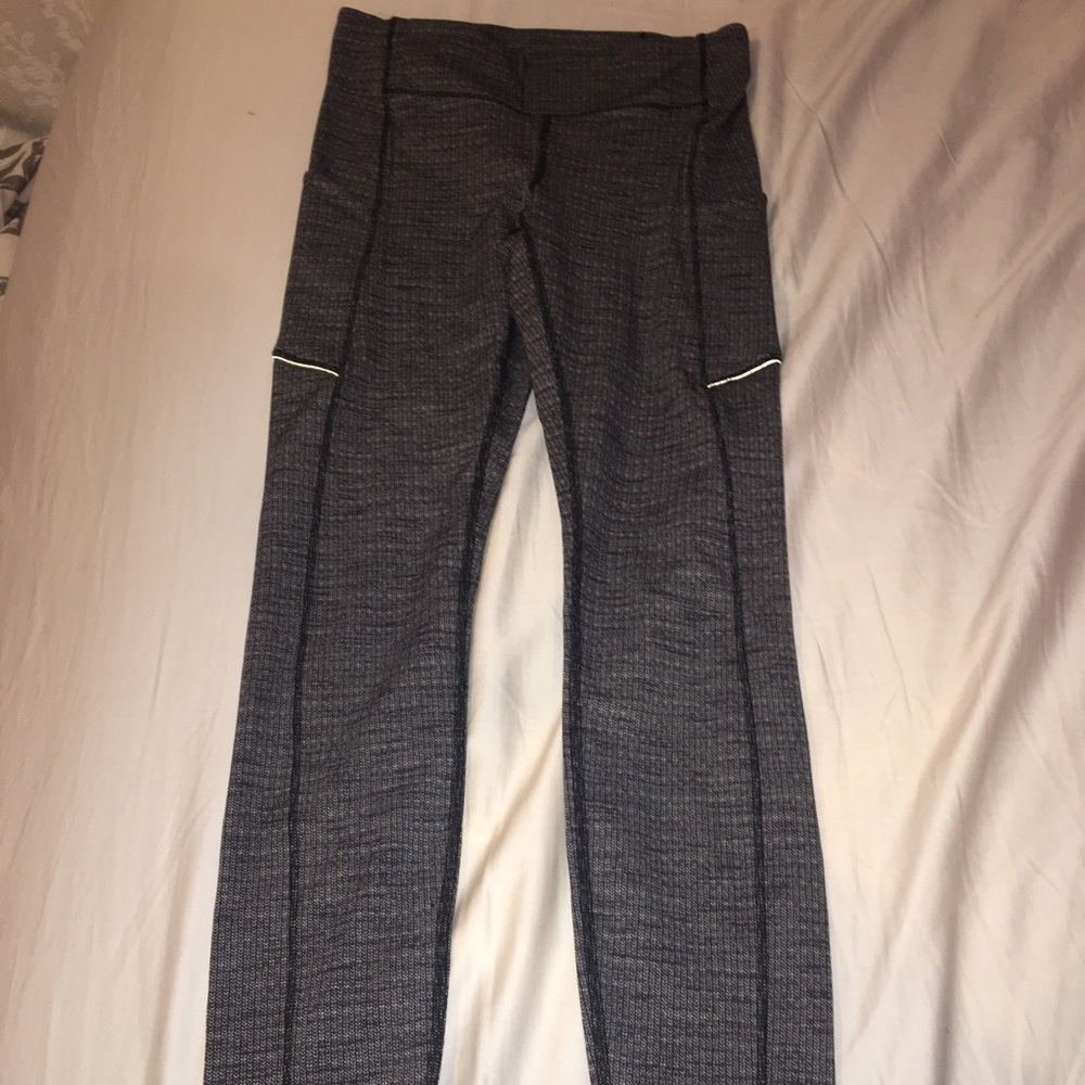 New gray lulu lemon leggings with multiple pockets